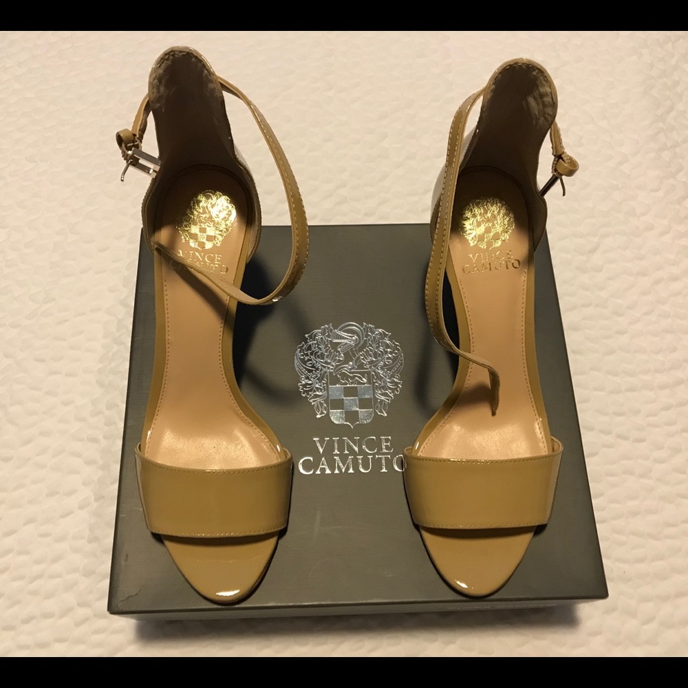 Vince Cumuto nude heels